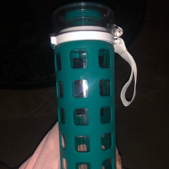 Ello Water Bottle - Picture 2 of 2